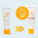 Protetor Solar Facial Bioderma Photoderm M Dourado com Ação Clareadora FPS 50+ 40ml
