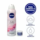 Espuma de Banho Nivea Rhubarb Raspberry Silk Mousse com 200ml