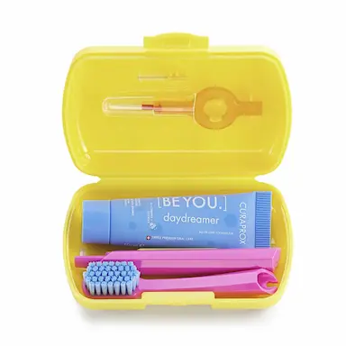 Kit de Viagem Curaprox Escova de Dente + Escova Interdental + Pasta de Dente com 10ml