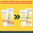 Protetor Solar Hidratante Facial Garnier Uniform & Matte Vitamina C FPS 50 Cor Média 40g