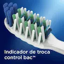 Escova de Dente Oral-B 7 Benefícios Control-Bac com 2 Unidades