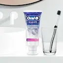 Pasta de Dente Oral-B 3D White Anticáries com Flúor 140g