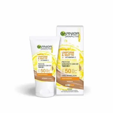 PROTETOR HIDRATANTE FACIAL GARNIER UNIFORM &amp;amp;AMP; MATTE VITAMINA C FPS50 COR MORENA 40G